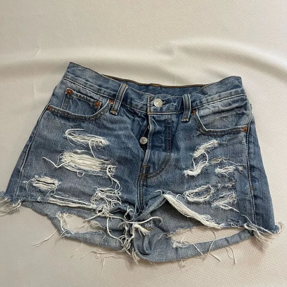 Levi’s Vintage Destroyed Distressed Y2K Cut Off Shorts Size 26